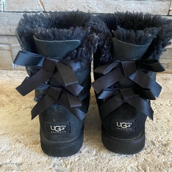 Ugg Bailey Bow II Black Short Boots Sheepskin Lined Suede Leather: 4 - Picture 6 of 10